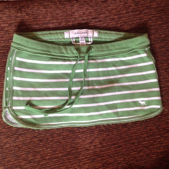 Cute  Abercrombie kids green skirt size Medium.