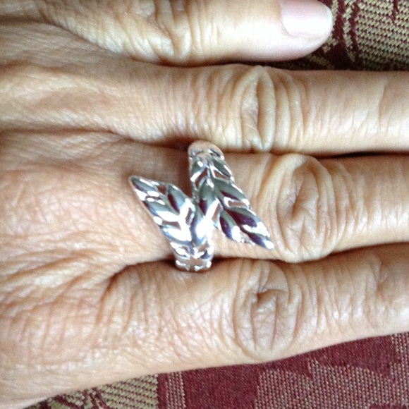 Jewelry - 💥💥 Final Price 💥💥925 sterling silver leaf ring