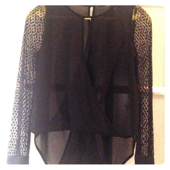 Gorgeous sheer long sleeve top w/ detailed sleeve