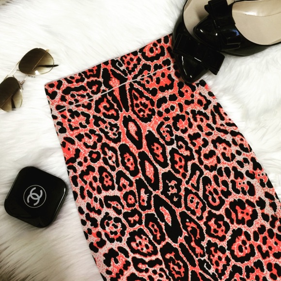BCBGMaxAzria Dresses & Skirts - 🎉HP🎉New BCBG MaxAzria Leopard Bandage Skirt