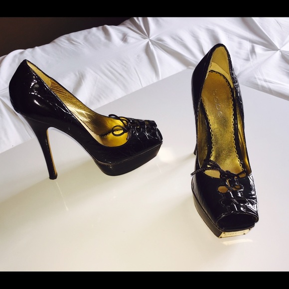 Bebe Pumps