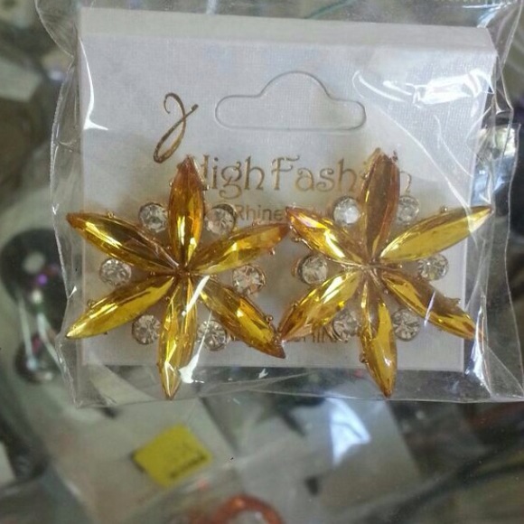 Yellow earrings - Picture 1 of 1