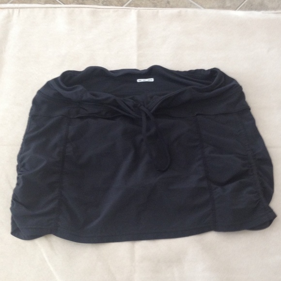 Lululemon short shirt black size 6