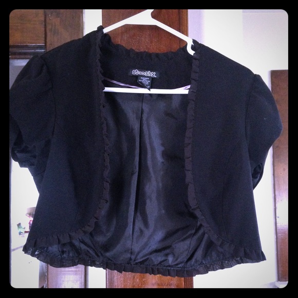 Cap sleeve black cropped jacket