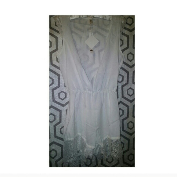 *Reserved* Gorge White Romper - Picture 2 of 4