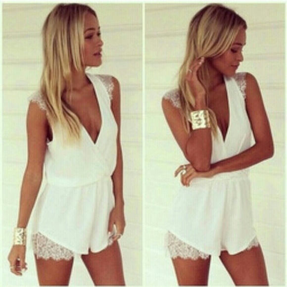 *Reserved* Gorge White Romper - Picture 4 of 4
