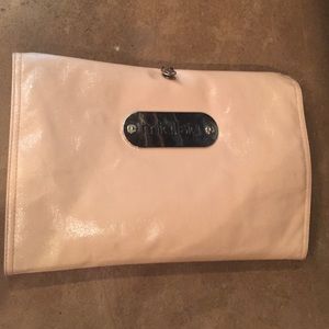Mialisia carrying pouch