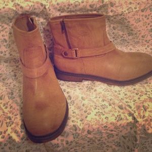 Forever21 tan booties with zipper, never worn!