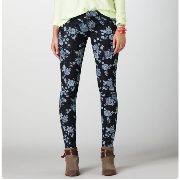American Eagle Floral Jeggings