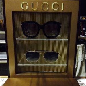 GUCCI DISPLAY