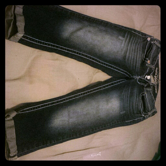 Vanity Capri