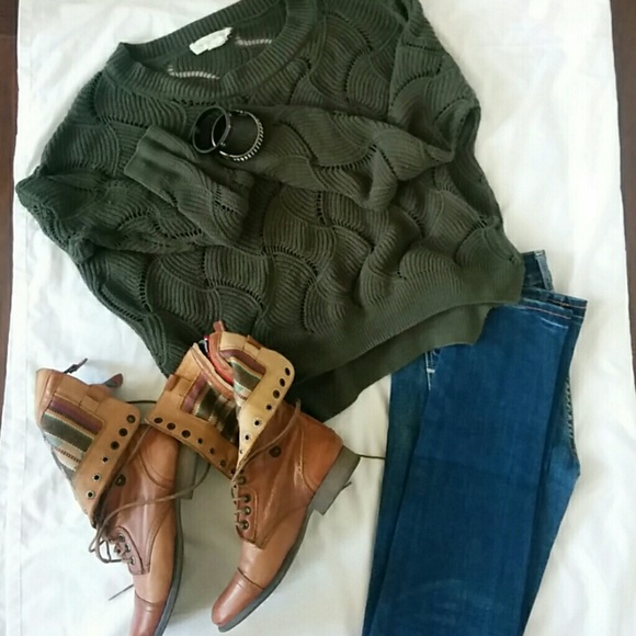 Urban Outfitters Sweaters - 🎆SALE🎆 Staring at Stars Green open knit sweater.