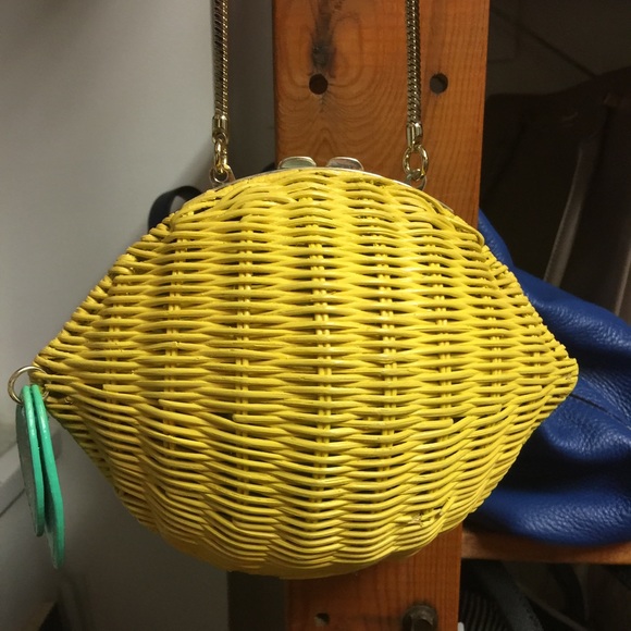 kate spade Handbags - PRICE FIRM: Kate spade Vita Wicker lemon clutch✨
