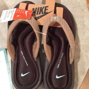 BNWT Nike comfort flip flop sz.6
