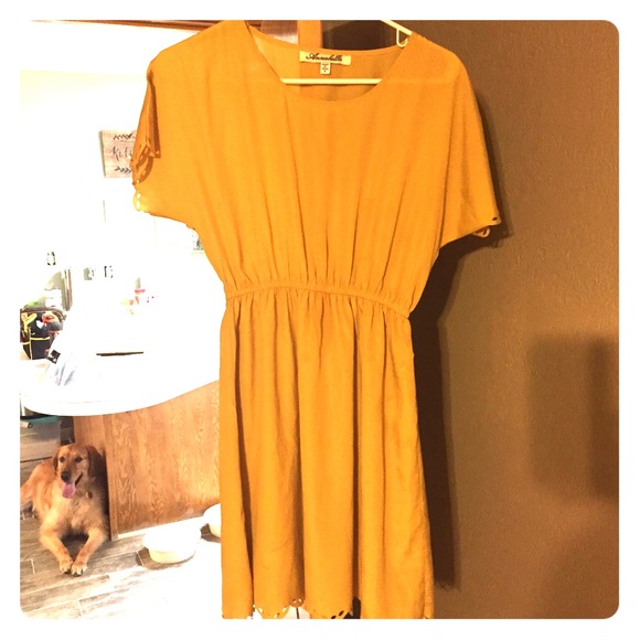 Dress, yellow gold. - Picture 1 of 1