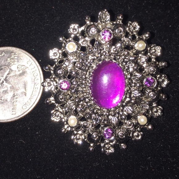 Beautiful vintage broach