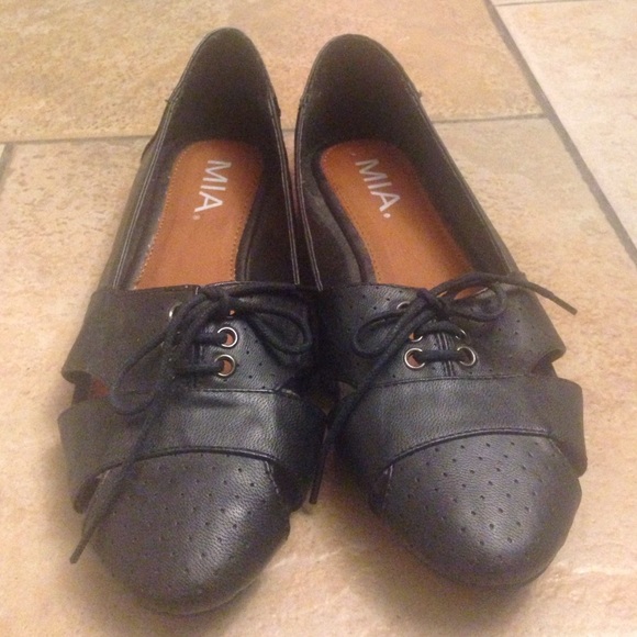 Brand new pointed flats