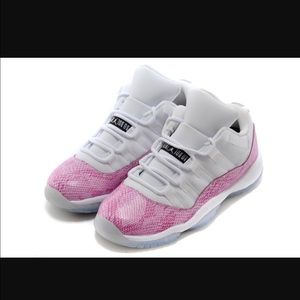 ISO need size 6 youth