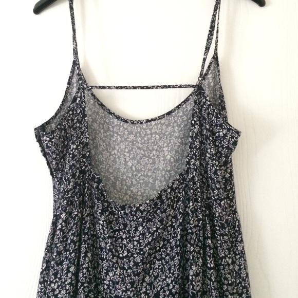 SOLD!! Jada inspired floral dress - Picture 4 of 4