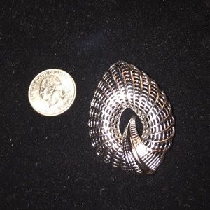 Act deco style vintage broach
