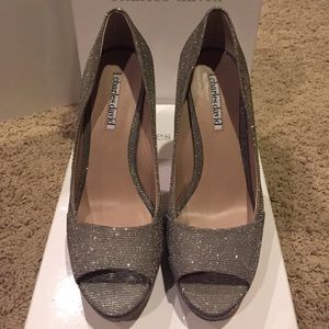 Charles David Vacci Silver Pumps