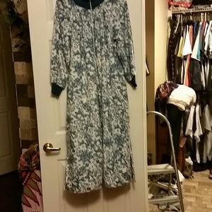 Blue/white robe never worn, very soft!