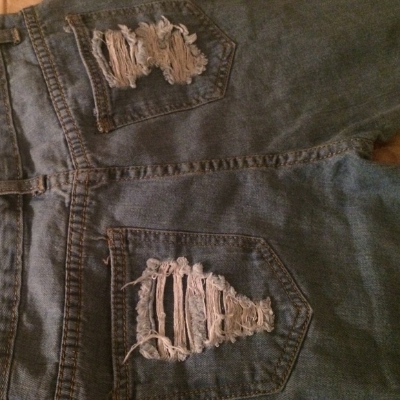 Distressed boyfriend jeans NWOT - Picture 3 of 4