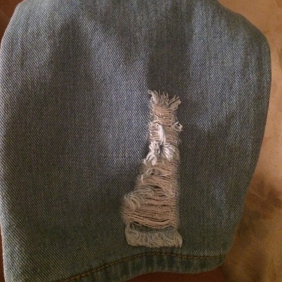 Distressed boyfriend jeans NWOT - Picture 4 of 4