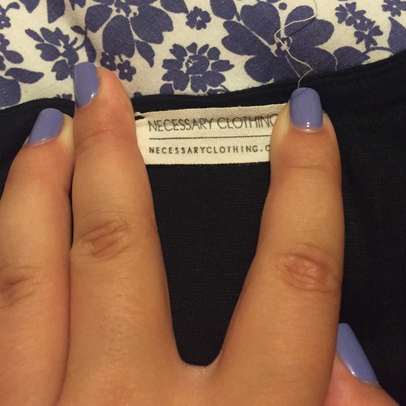 💟 SOLD 💟 Black crop top - Picture 2 of 2