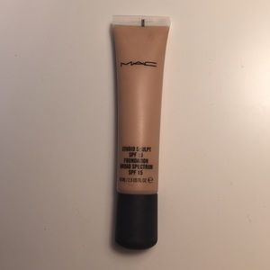 MAC studio sculpt foundation