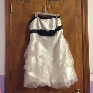 Jessica McClintock short white dress size 9