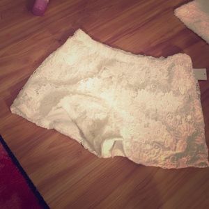 NWT / Beautiful white lace shorts