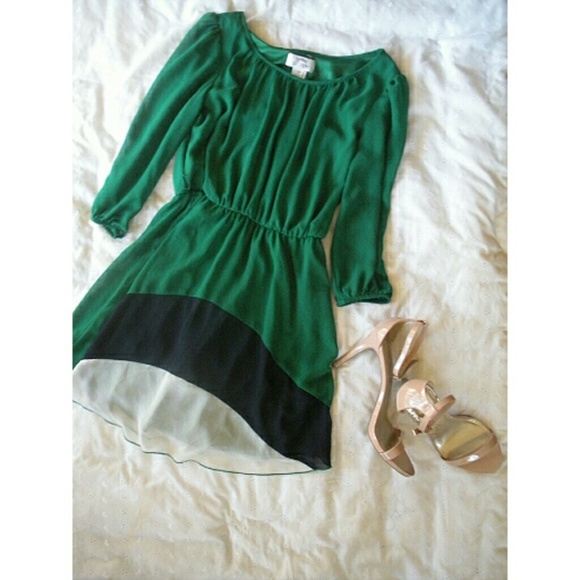Dresses & Skirts - Chiffon Green Dress