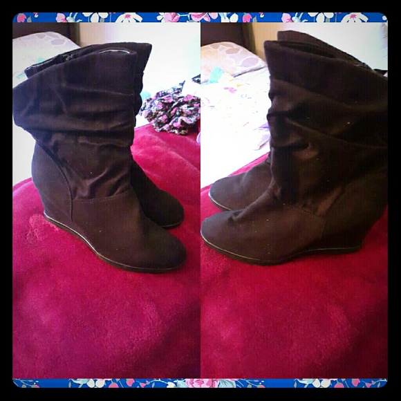 Black boots!