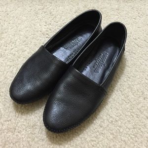 Black Minnetonka flats 8