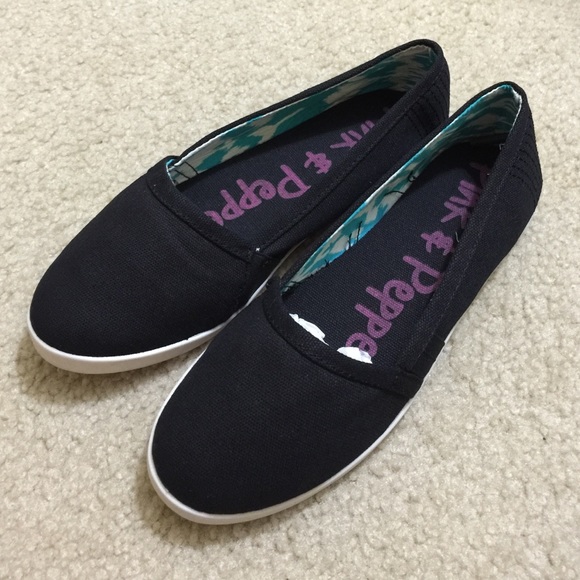 Pink & pepper Shoes - Canvas black flats
