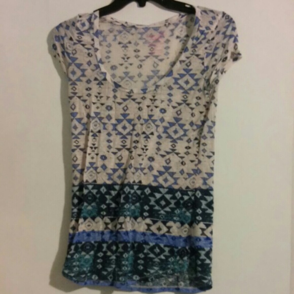 Low cut American Eagle top!