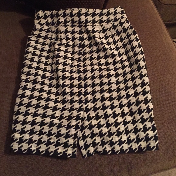 Houndstooth Brand new Ann Taylor Fitted Skirt - Picture 3 of 3