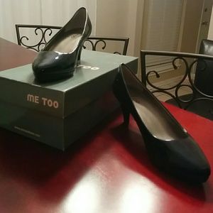 Brand new Me Too patent leather navy pumps