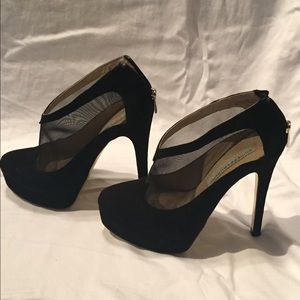 Black Chinese Laundry Letizia booties