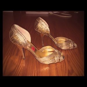 Steve Madden vintage gold peep toe pumps