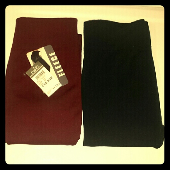 " PRICE REDUCED" 2-pairs of fleece leggings. (OS)