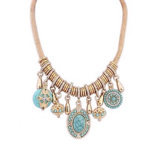 Jewelry - Beautiful turquoise necklace.