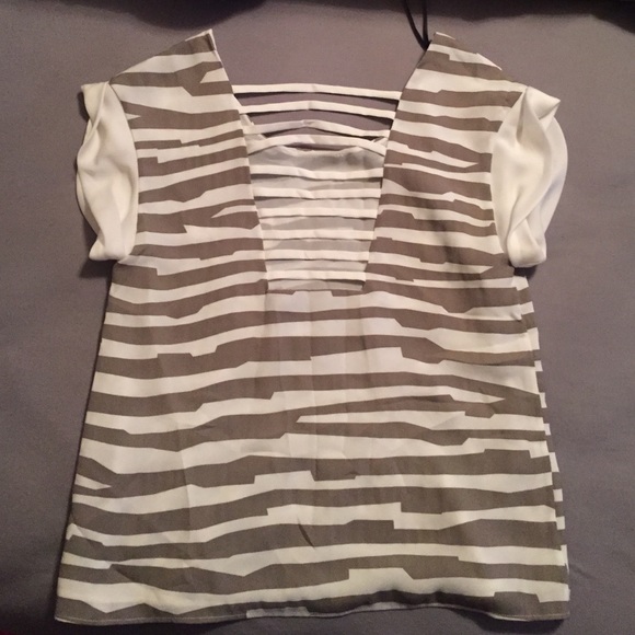 🔺SOLD🔺Super cute Ark & Co Top size small - Picture 2 of 4