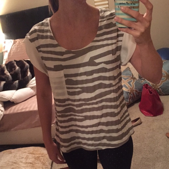 🔺SOLD🔺Super cute Ark & Co Top size small - Picture 3 of 4