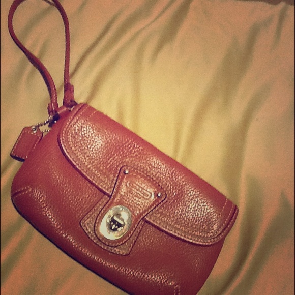 🎉FINAL REDUCTION🎉Leather Coach wristlet