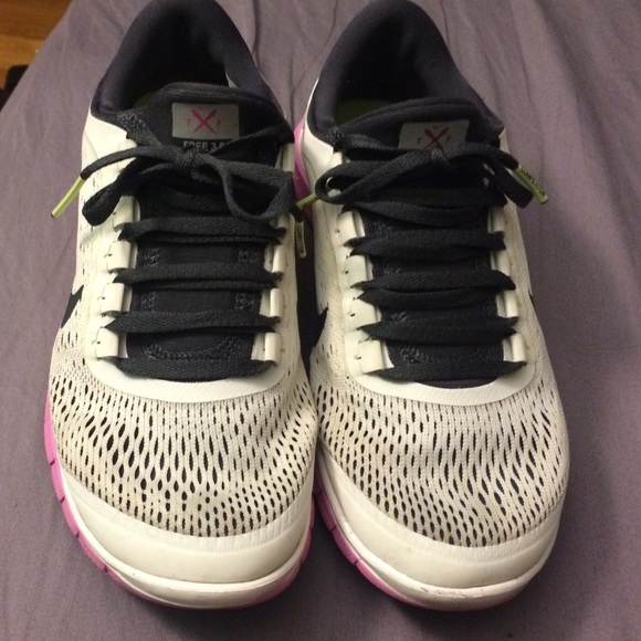 Nike Shoes - Nike Free 3.0 V5