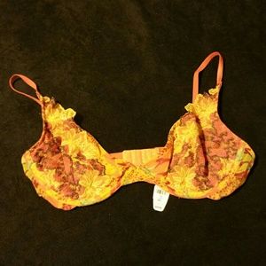 *SOLD on mercari* NWT. V.S fall print bra