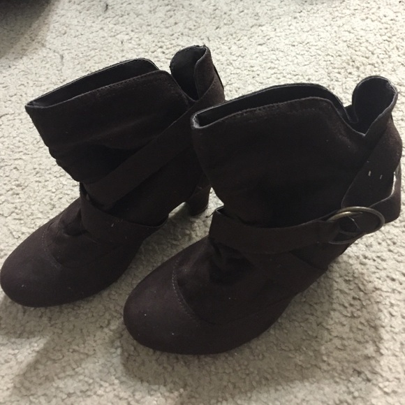 Suede brown booties