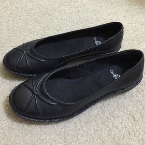Black ballet flats